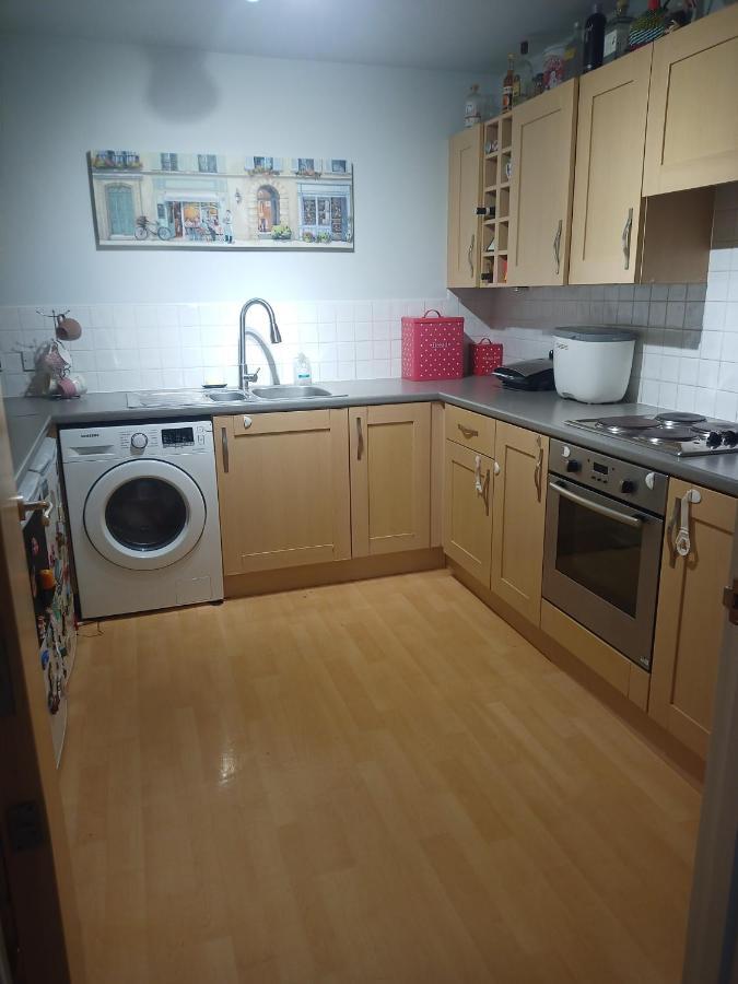 נורת'המפטון Double Room In A Top Floor Shared Apartment מראה חיצוני תמונה