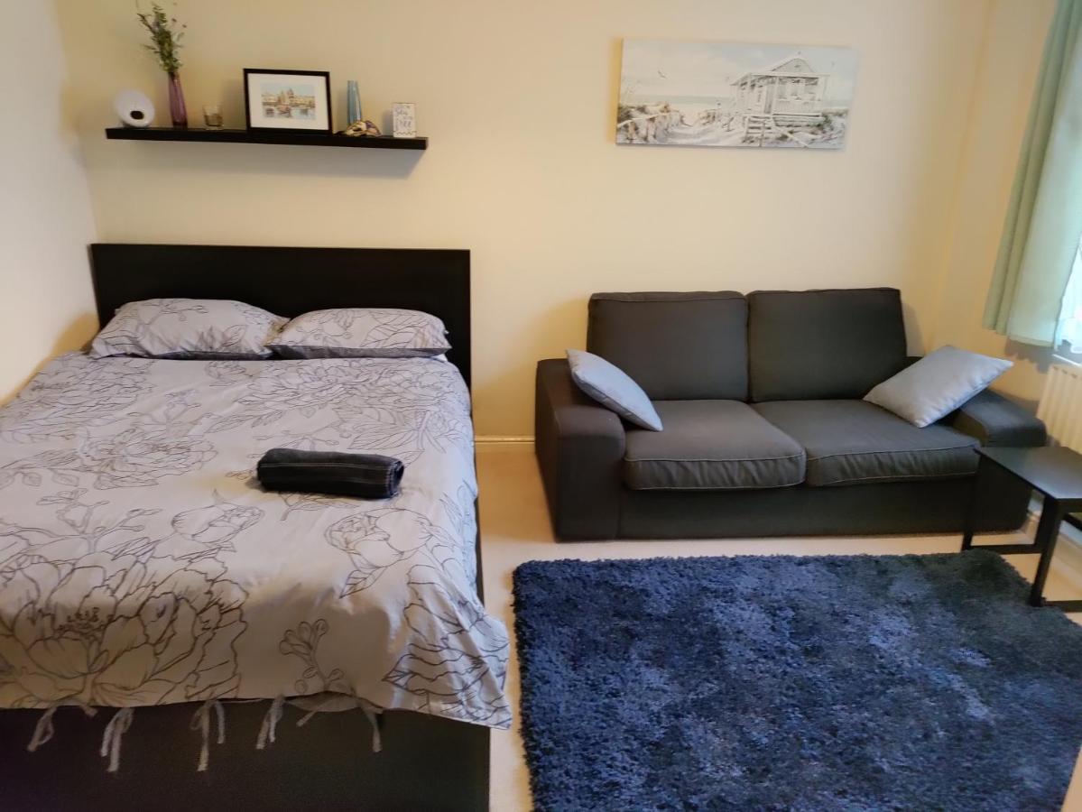 נורת'המפטון Double Room In A Top Floor Shared Apartment מראה חיצוני תמונה
