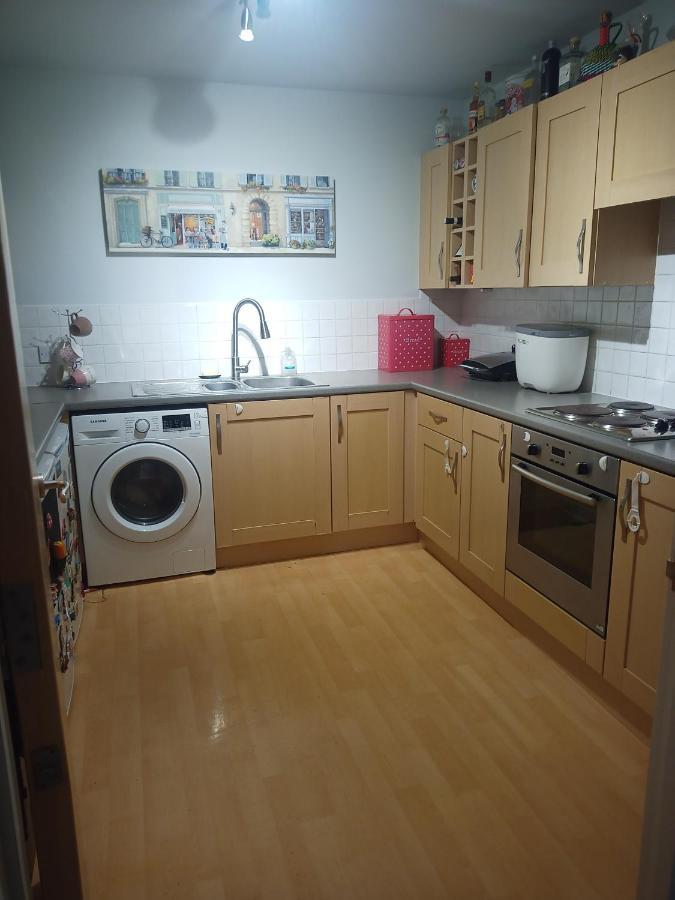 נורת'המפטון Double Room In A Top Floor Shared Apartment מראה חיצוני תמונה